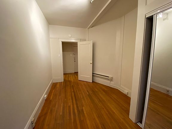 3rd image of 424 Jones St #106