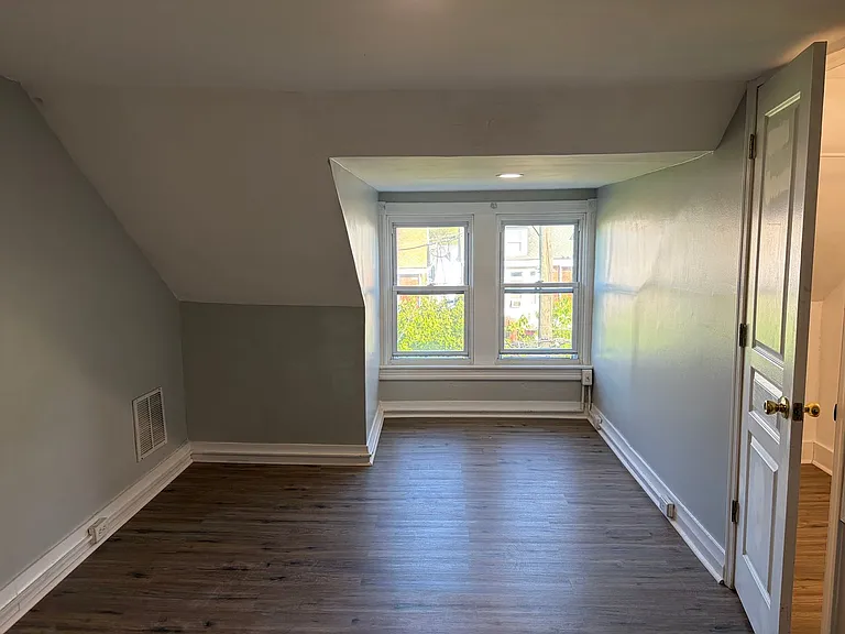 512 1/2 N Charlotte St — Photo 19