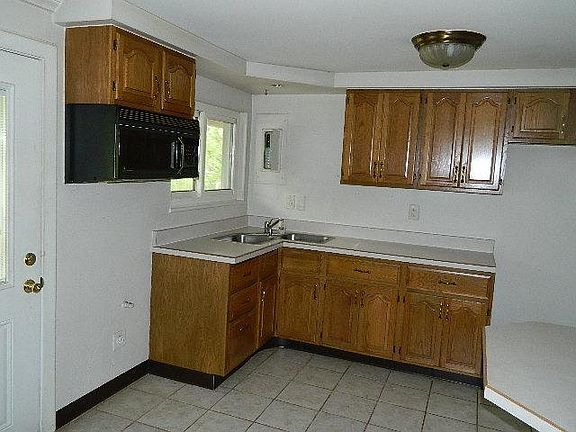 4th image of 2080 Terrylynn Ave