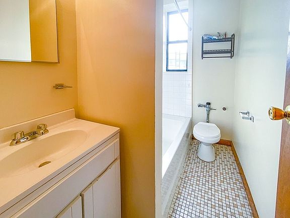 5th image of 81 Crooke Ave #31F