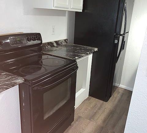 2nd image of 2516 Douglas St