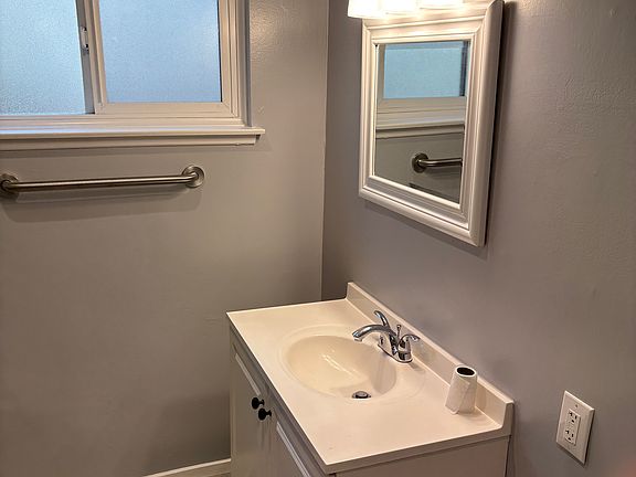 4th image of 7621 Washington Ave #B
