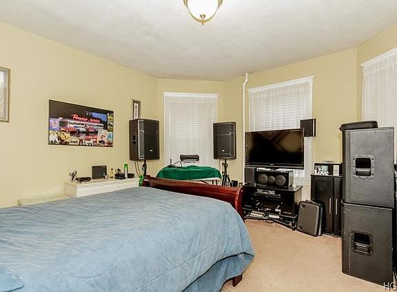 4th image of 127 Beekman Ave