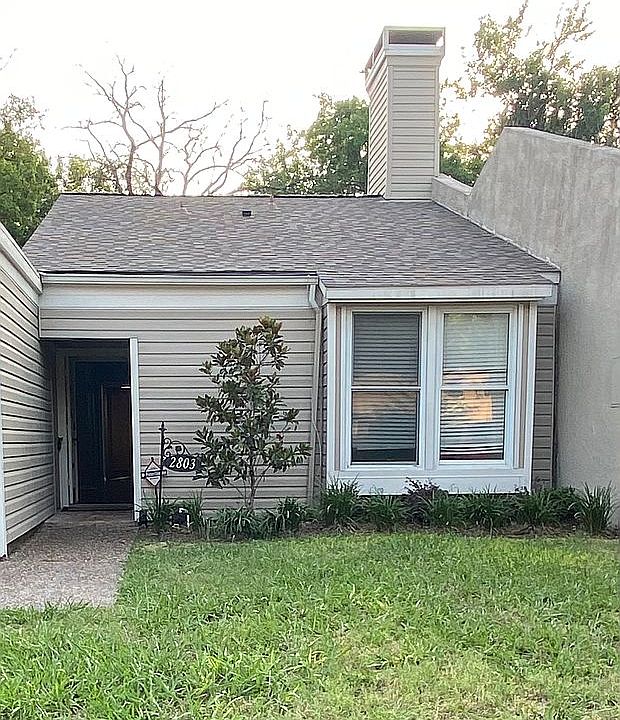2803 N Bell