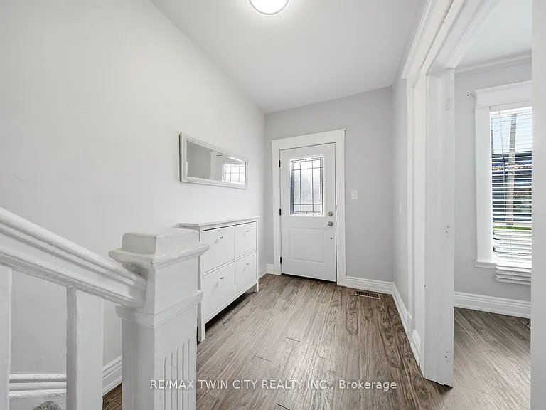 76 N Grey St E — Photo 5