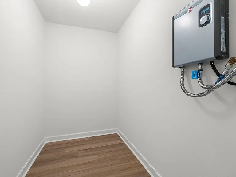1 Windrush Blvd #19 — Photo 31