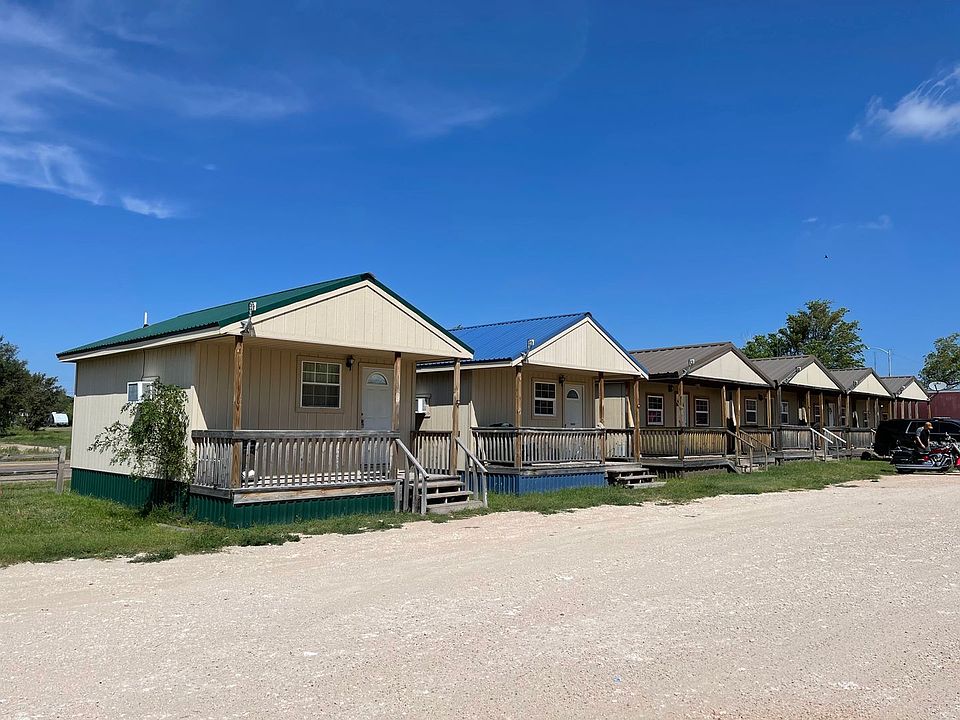 2nd image of 311 N Main St Cabin 3