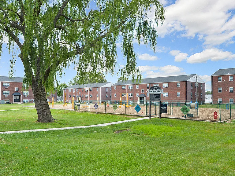 Hyde Park Apartment Homes — Photo 30