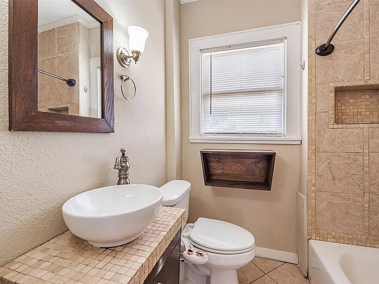2611 Rosewood St — Photo 13