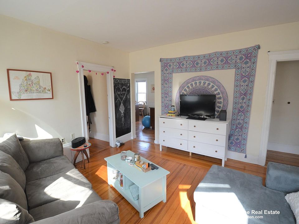 1st image of 47 Easton St #3