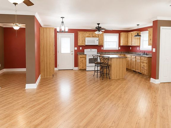 5th image of 1690 Lime Rock Rd