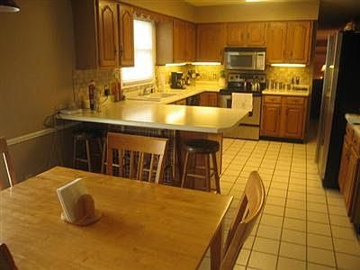 4th image of 7573 Farmington Ave