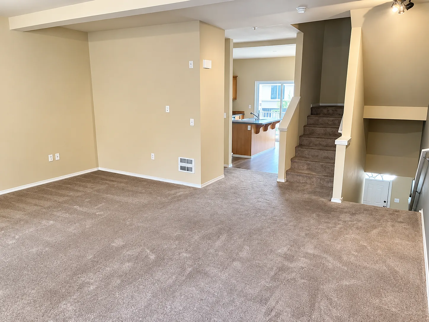 2 bed, 2.5 bath, 1689 sqft, $2,600 — Photo 3