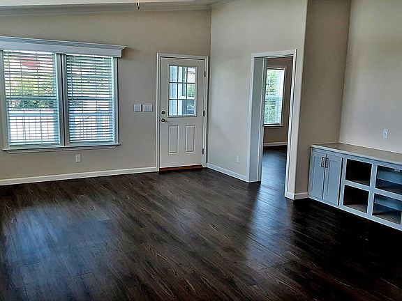 4th image of 3938 Breakwater Dr #114