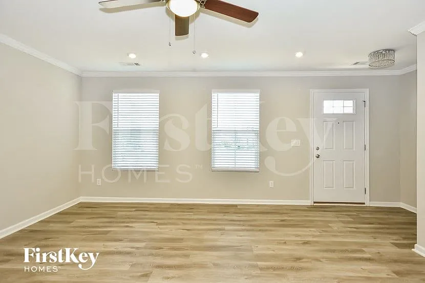 5 bed, 2.5 bath, 1920 sqft, $2,290 — Photo 4