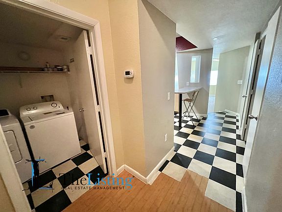 5th image of 2411 W Horatio St #1-532