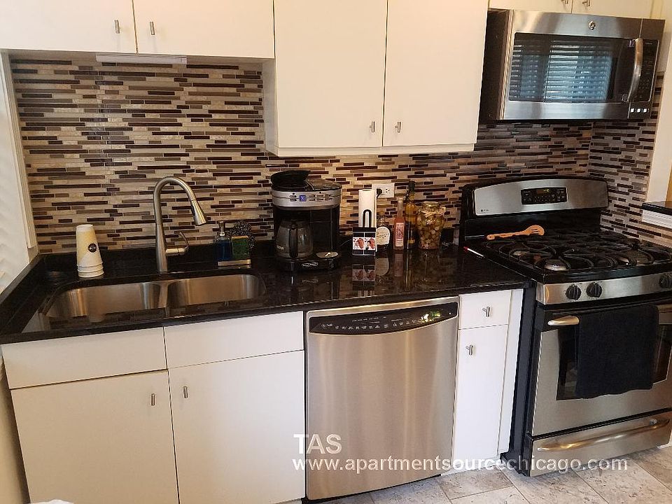 1st image of 905 W Belmont Ave APT 3F