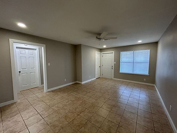 4th image of 1319 W Price Ln #1319