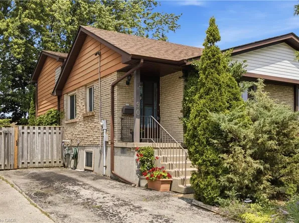 90 Halifax Dr, Kitchener, ON N2B 3K7