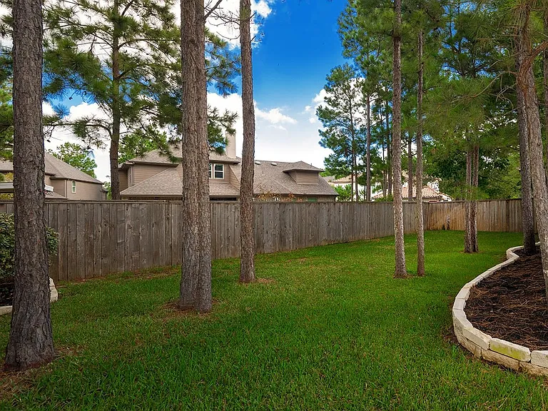 46 Caprice Bend Pl — Photo 33