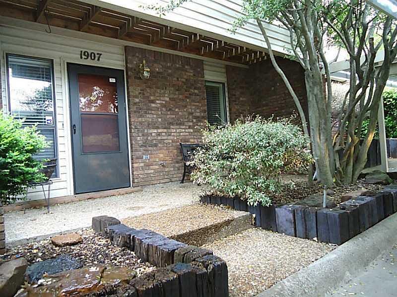 1st image of 1907 N East Oaks Dr