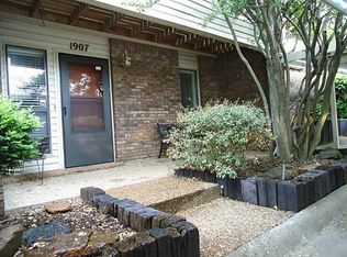 1907 N East Oaks Dr, Fayetteville, AR 72703