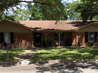 129 Linden Ln, Hewitt, TX 76643