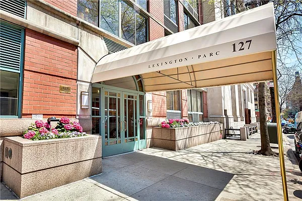 Rented by Douglas Elliman | media 27
