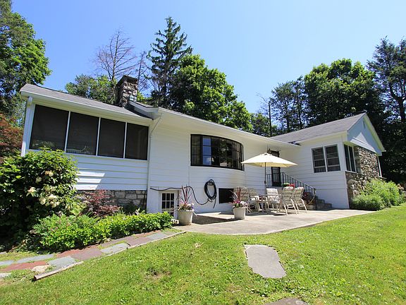 3rd image of 534 N Lake Blvd