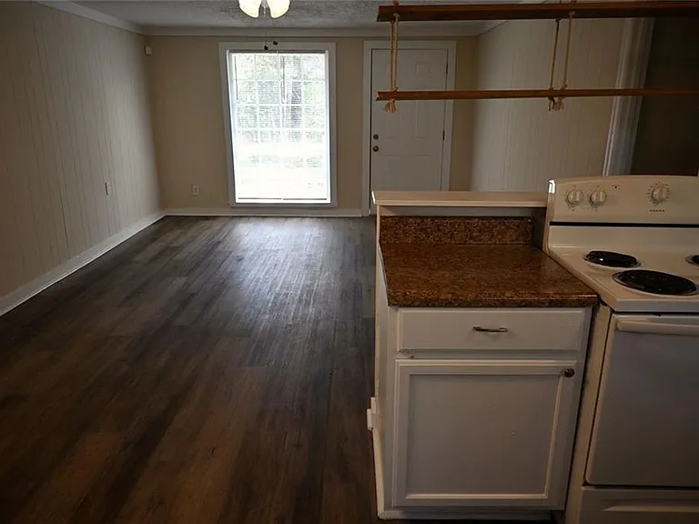 6363 Melrose St — Photo 5