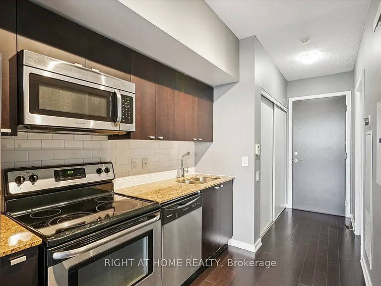 105 Queens Cay W #1607 — Photo 13