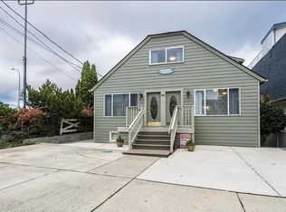 916 34th St #D, Anacortes, WA 98221