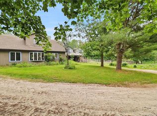 16 Meadow Ln, Lakeville, CT 06039