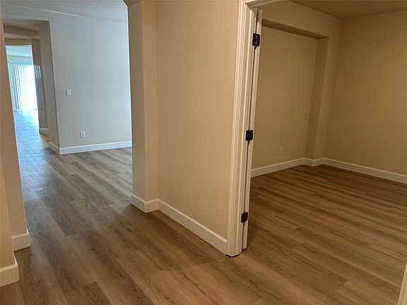 5th image of 177 Devonshire Dr