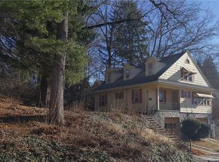 18 Pleasant St, Putnam, CT 06260