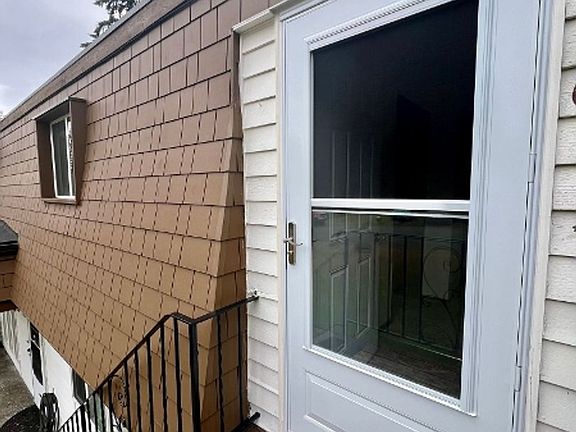 3rd image of 612 Midway Dr NE