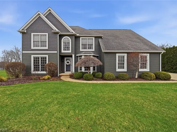 1365 Vermillion Dr, Barberton, OH 44203