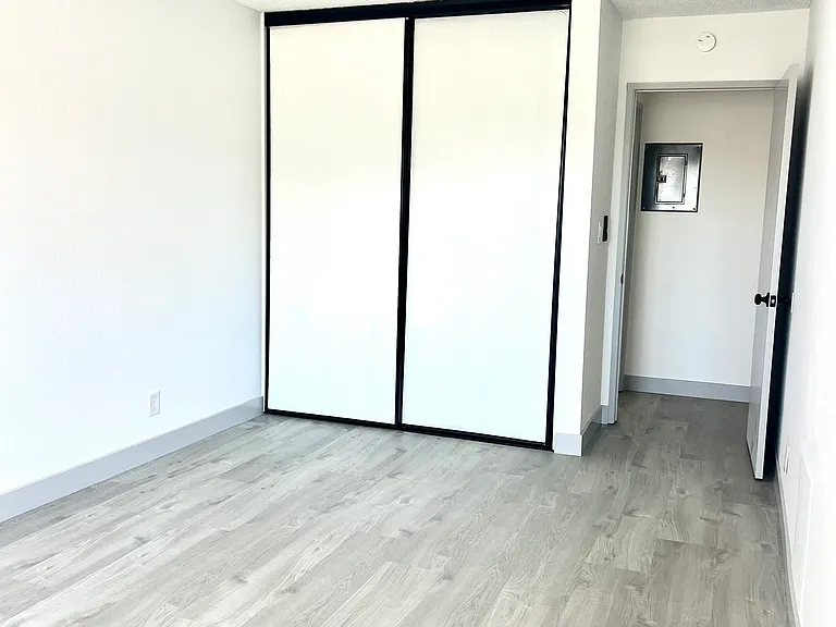 401 Chester St — Photo 11