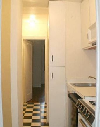 2nd image of 10 Waverly Pl