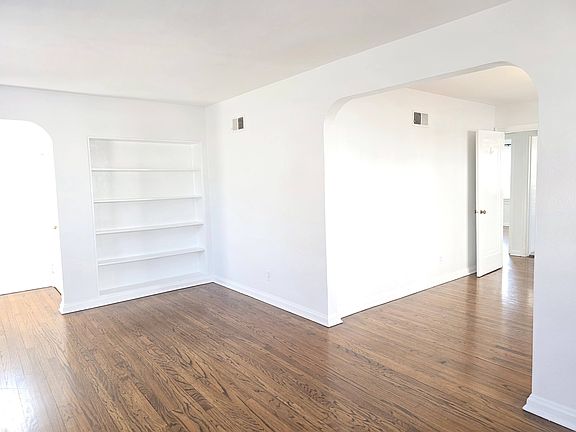 3rd image of 651 Simmons Ave