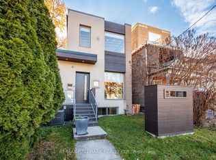 1549 Dundas St E, Toronto, ON M4L 1K6