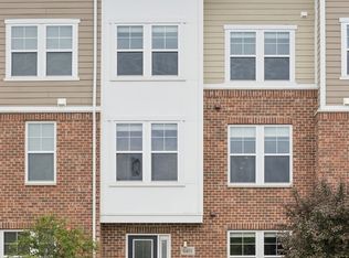 6401 Double Eagle Dr, Woodridge, IL 60517