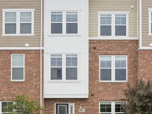 6401 Double Eagle Dr, Woodridge, IL 60517