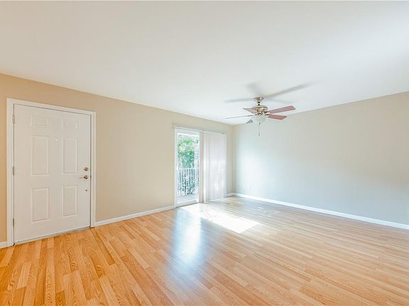 3rd image of 400 W 35th St APT 201