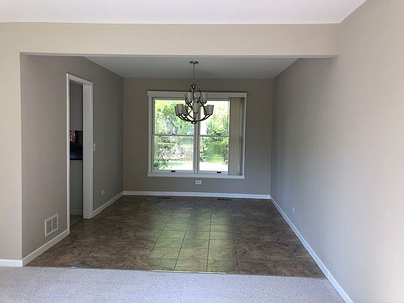 3rd image of 590 N Garfield Blvd