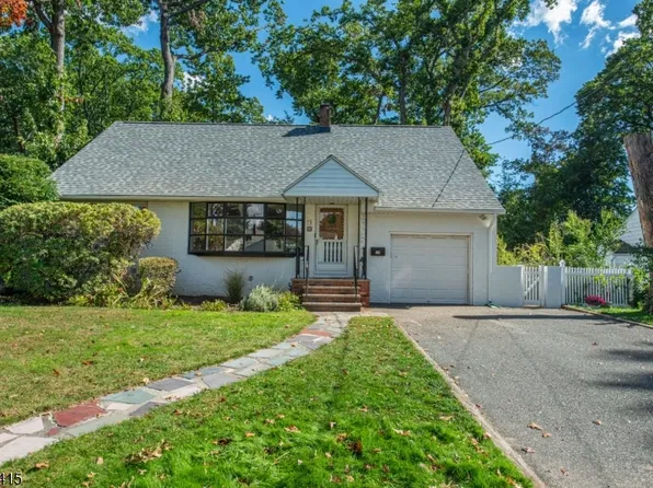 10 Fernwood Dr, Fair Lawn Boro, NJ 07410