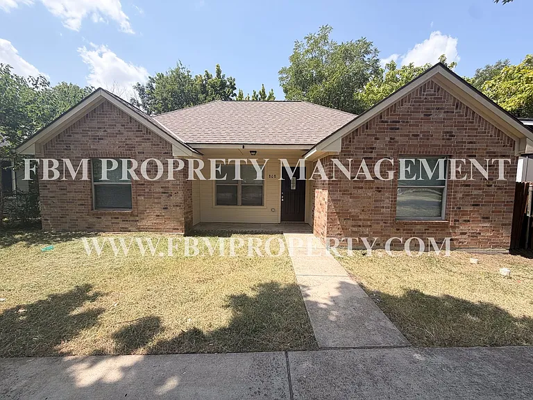 808 Metropolitan Ave — Photo 1