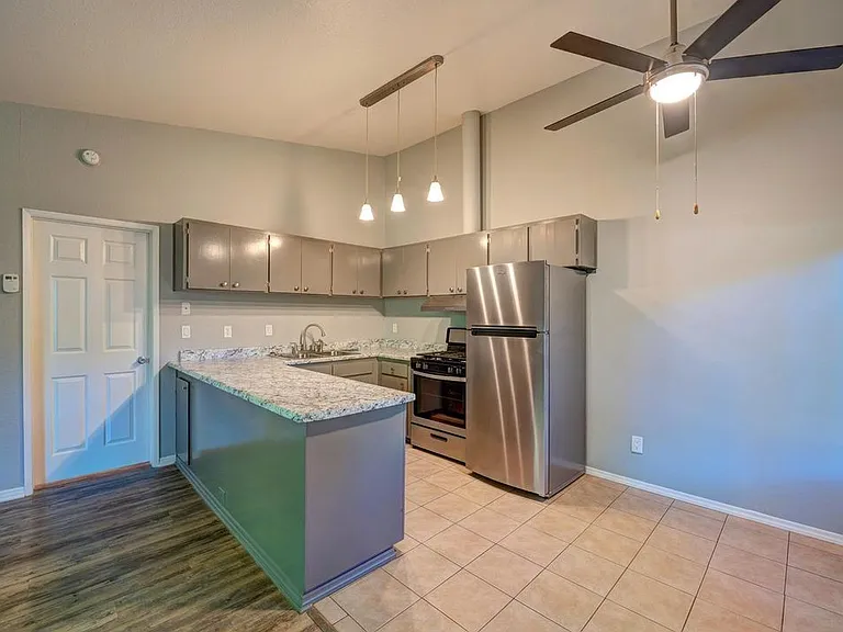 Sandpointe Apartments — Photo 6