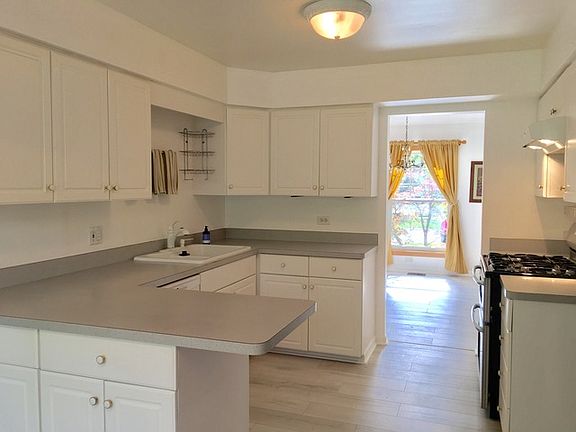 4th image of 127 Fairview Ave