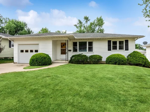 1453 40th St NE, Cedar Rapids, IA 52402